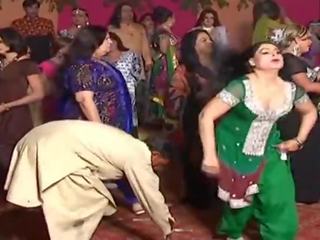 Uusi suuri bewitching mujra tanssi 2019 alaston mujra tanssi 2019 #hot #sexy #mujra #dance