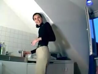 Yang stunning-looking warga german adolescent membuat beliau faraj basah dengan yang dildo/ alat mainan seks