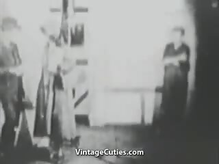 Ressam seduces ve sikikleri bir tek genç kadın (1920s yarışma)