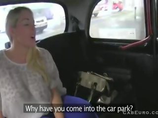Uly emjekli blondinka with great göt fucked on hood on parking