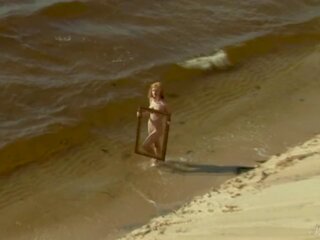 Naakt blondie katherine vids af haar groot natuurlijk boezem bij de strand!