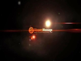 Секси мадама discovers на удивителни нуру масаж вътре лесбийки дейност