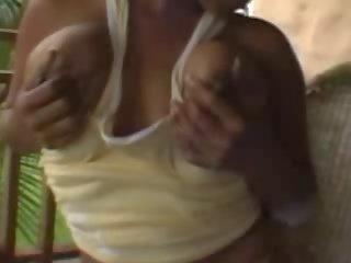Buah dada besar erotis amatir hitam bayi menggoda video