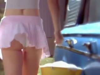 Sexy nana washing voiture